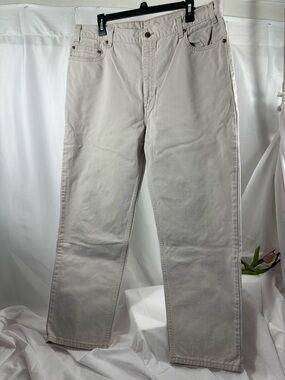 0186 Levi’s 540 relax fit size is 40 x 30 and these are white